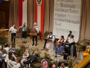 Der G'mischte Satz aus Klosterneuburg spielt beim Leopolditanz auf.