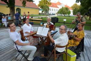 Gmischter Satz beim Sommertanzen der ArGe Wien in Hütteldorf 2018